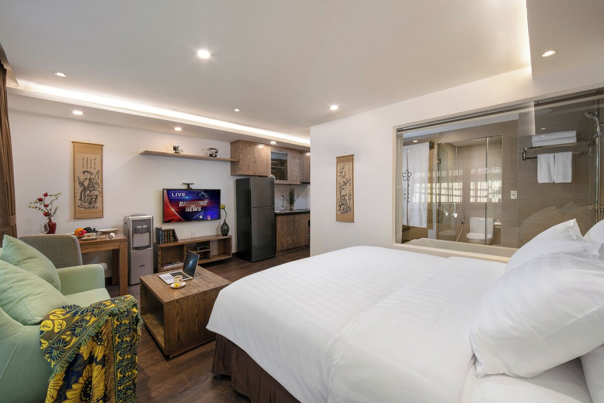 In-room safe, desk, laptop workspace, free WiFi
