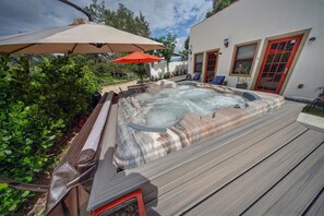 Terrace/patio - Stunning Classy Retreat - 5★ DT Location -♛Hot Tub (Fort Lauderdale)
