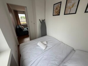 1 chambre, fer et planche à repasser, Wi-Fi, literie fournie