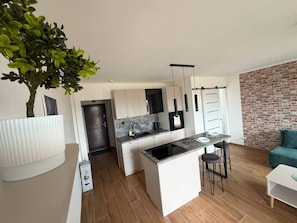 Refrigerador, horno, placa de cocina