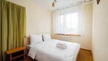 Iron/ironing board, WiFi, bed sheets