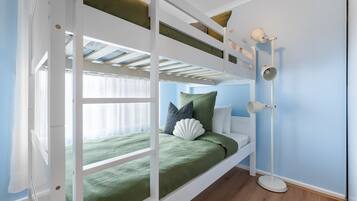 3 bedrooms, desk, iron/ironing board, WiFi