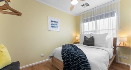 Largs Bay Stay—Relaxed Beachside Retreat with BBQ