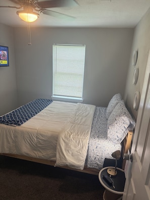 Room - Mermaid by the Coast 4BR Near Beach & Refineries (Clute)