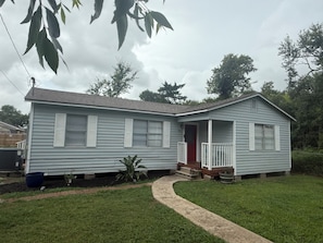 Exterior - Mermaid by the Coast 4BR Near Beach & Refineries (Clute)