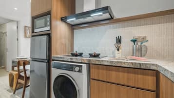 Apartment, 2 Bedrooms, Balcony, City View | Private kitchen | Full-sized fridge, microwave, stovetop, cookware/dishes/utensils