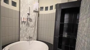 A bathroom with a large bathtub, a shower area, and tiled walls. - Excellence Pool Villa (Pattaya)