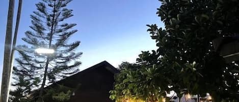 المنطقة المحيطة بالمنشأة