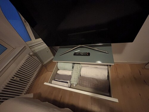 Luxury Apartment Super King Bed Near City Center Sleeps 4