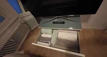 Luxury Apartment Super King Bed Near City Center Sleeps 4