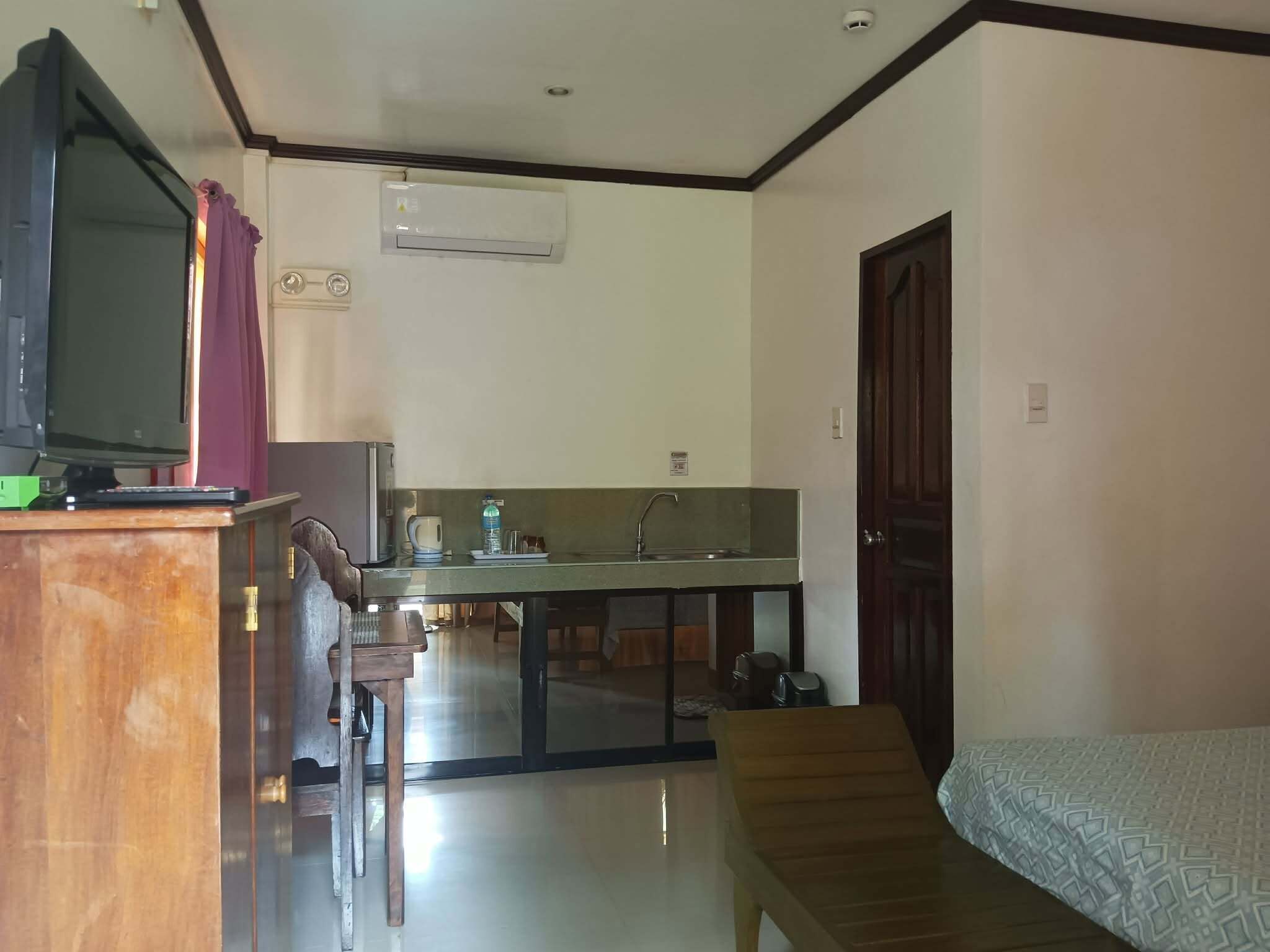 3 bedrooms, WiFi (free), bed sheets
