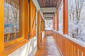 A wooden covered porch with a view of a snowy landscape. - L'Anemone near Campo Smith Lifts, Bardonecchia, Italy (Bardonecchia)