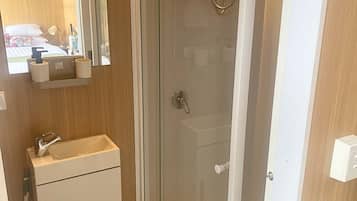 Shower, hair dryer, towels, shampoo
