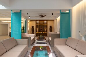 Lobby sitting area - The Riverfront Central Hotel (Siem Reap)