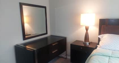 Quiet 2-bedroom apartment with AC and free parking in vibrant Greenbelt