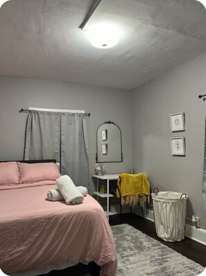 4 Schlafzimmer, Schreibtisch, Bügeleisen/Bügelbrett, WLAN