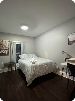 4 bedrooms, desk, iron/ironing board, WiFi
