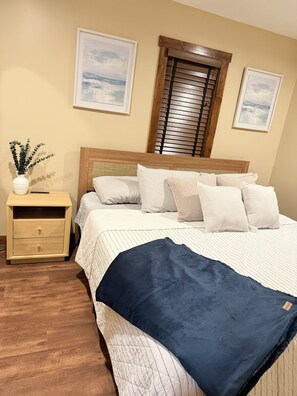 Room - Maple Pond Retreat - Sleeps 14 - Kayaks, Fire Pit & Wildlife (Gaylord)