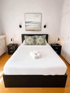 6 bedrooms, desk, iron/ironing board, WiFi
