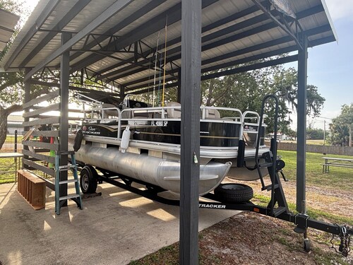 Uncle Gary’s Wonky Cabin in Steinhatchee, FL