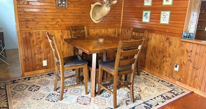 Uncle Gary’s Wonky Cabin in Steinhatchee, FL