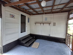 Terrace/patio - Uncle Gary’s Wonky Cabin in Steinhatchee, FL (Steinhatchee)