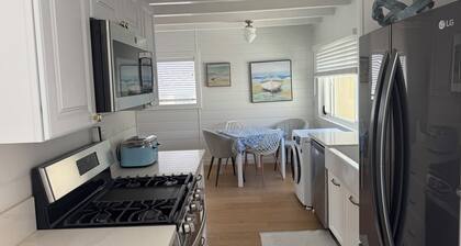 Family Beachside Haven: 2BR + Twin Room -2 Full Baths -Steps to Surf
