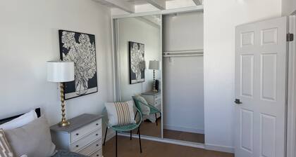 Family Beachside Haven: 2BR + Twin Room -2 Full Baths -Steps to Surf
