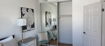 Family Beachside Haven: 2BR + Twin Room -2 Full Baths -Steps to Surf