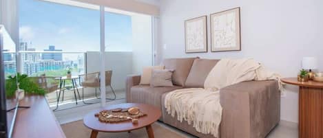 Apartment, Balcony, City View | Living area