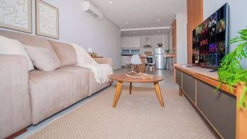 Apartment, Balcony, City View | Living area