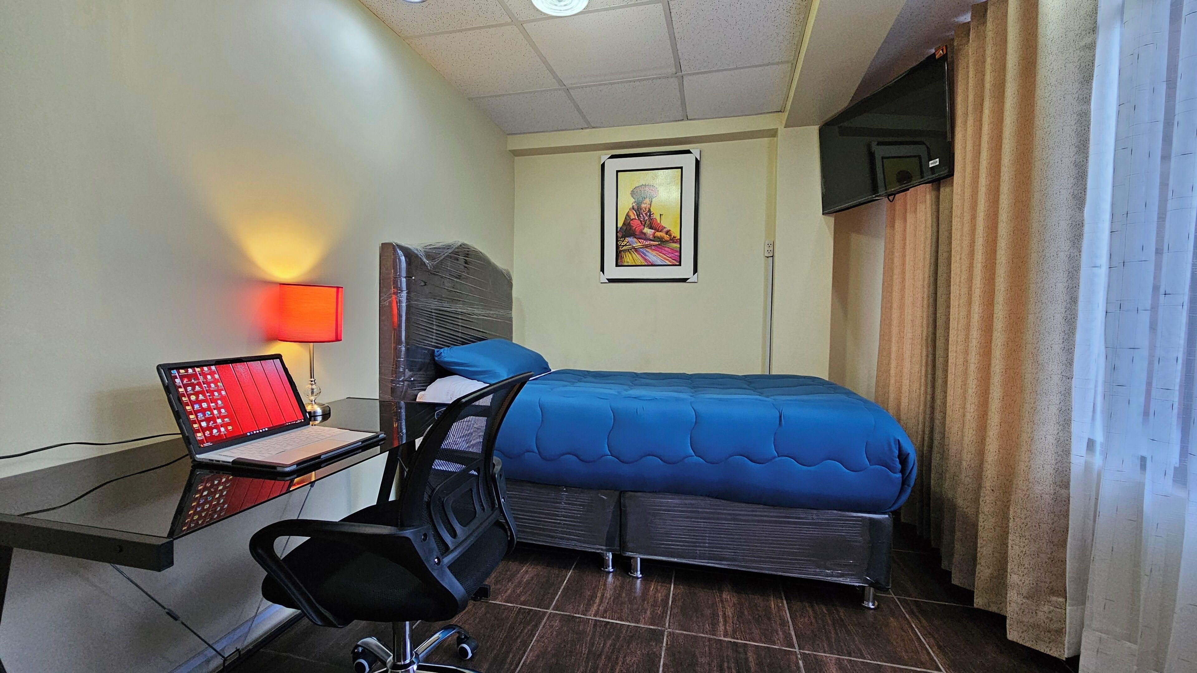 4 bedrooms, desk, iron/ironing board, WiFi (free)
