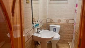 Triple Room, Lanai, City View | Bathroom