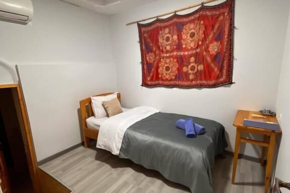 Single Room, Lanai, Courtyard View | Blackout drapes, iron/ironing board (on request), WiFi (free)