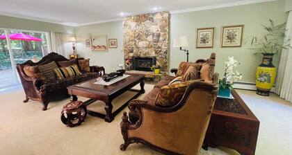 Woodland Manor - Forest Estate Near Crescent Beach