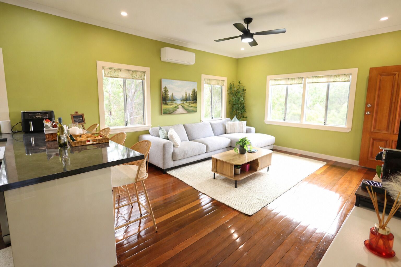 Lounge Room/Kitchen 