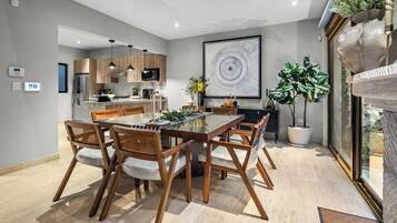 Luxury House, Courtyard View | Dining