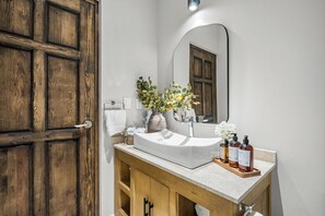 Luxury House, Courtyard View | Bathroom - Casa La María Encanto y Confort en SMA (San Miguel de Allende)