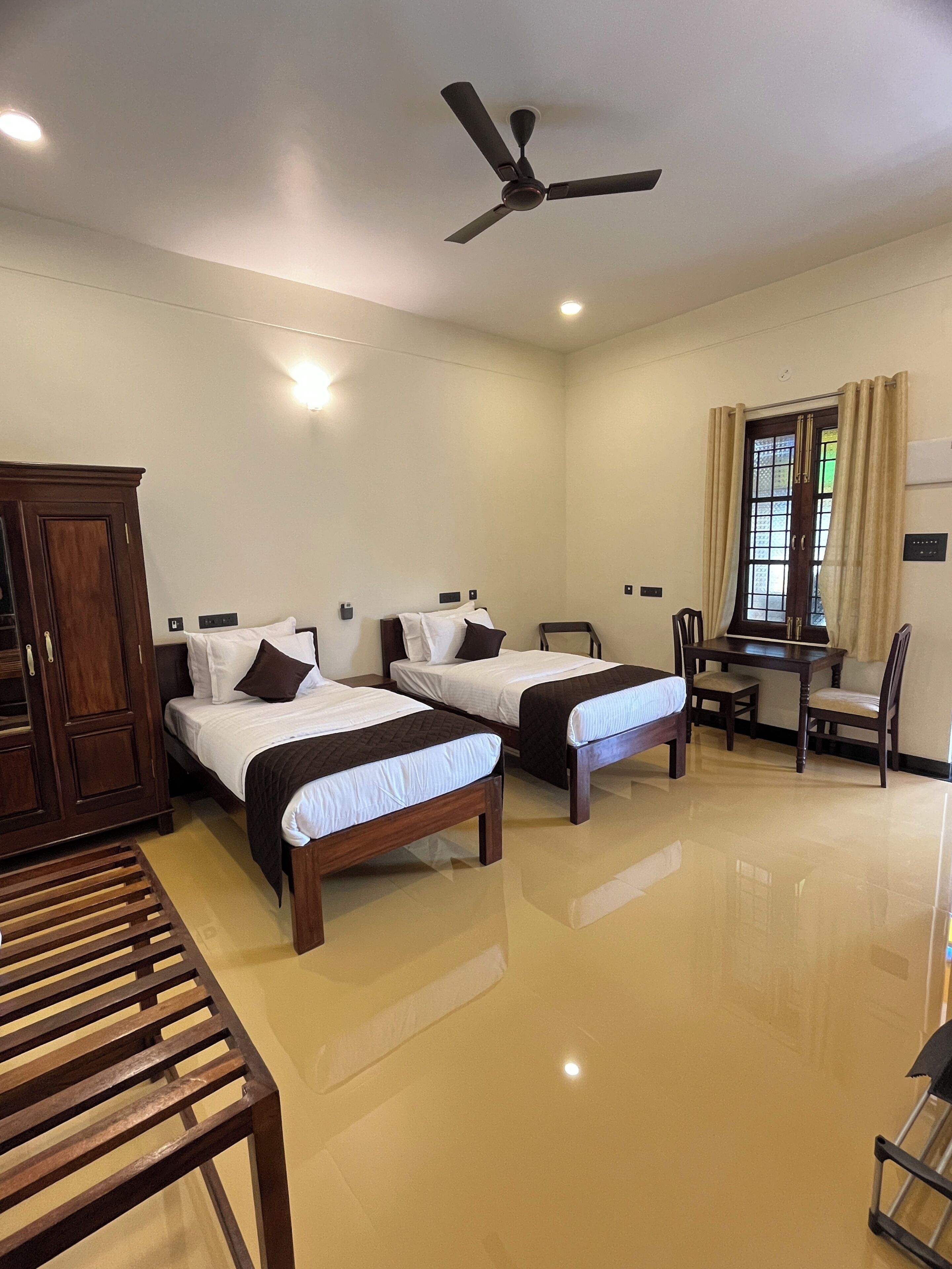 Deluxe Twin Room | Desk, laptop workspace, free WiFi