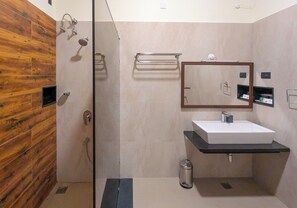 Tomannsrom – deluxe | Bad | Dusj, håndklær, såpe og sjampo