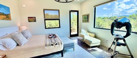 3 habitaciones, escritorio, tabla de planchar con plancha y wifi gratis
