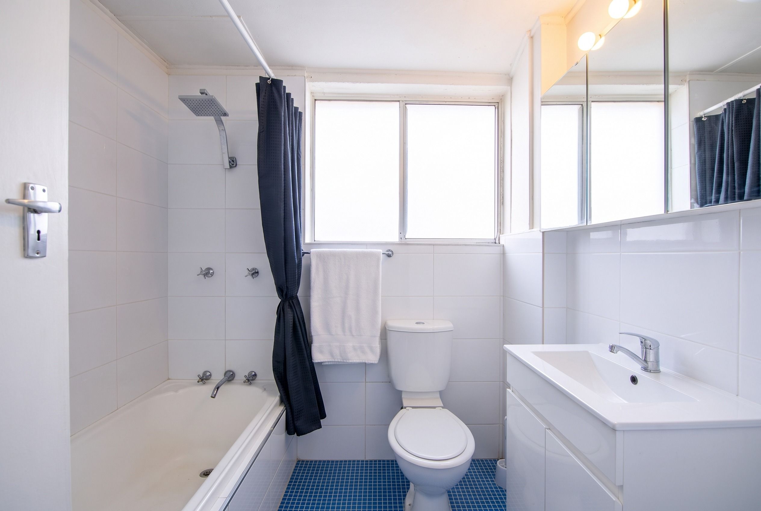 A bathroom with a bathtub, toilet, and sink.