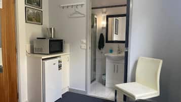 Deluxe Studio, Private Bathroom, Mountain View | Blackout curtains, iron/ironing board (on request), cots/infant beds
