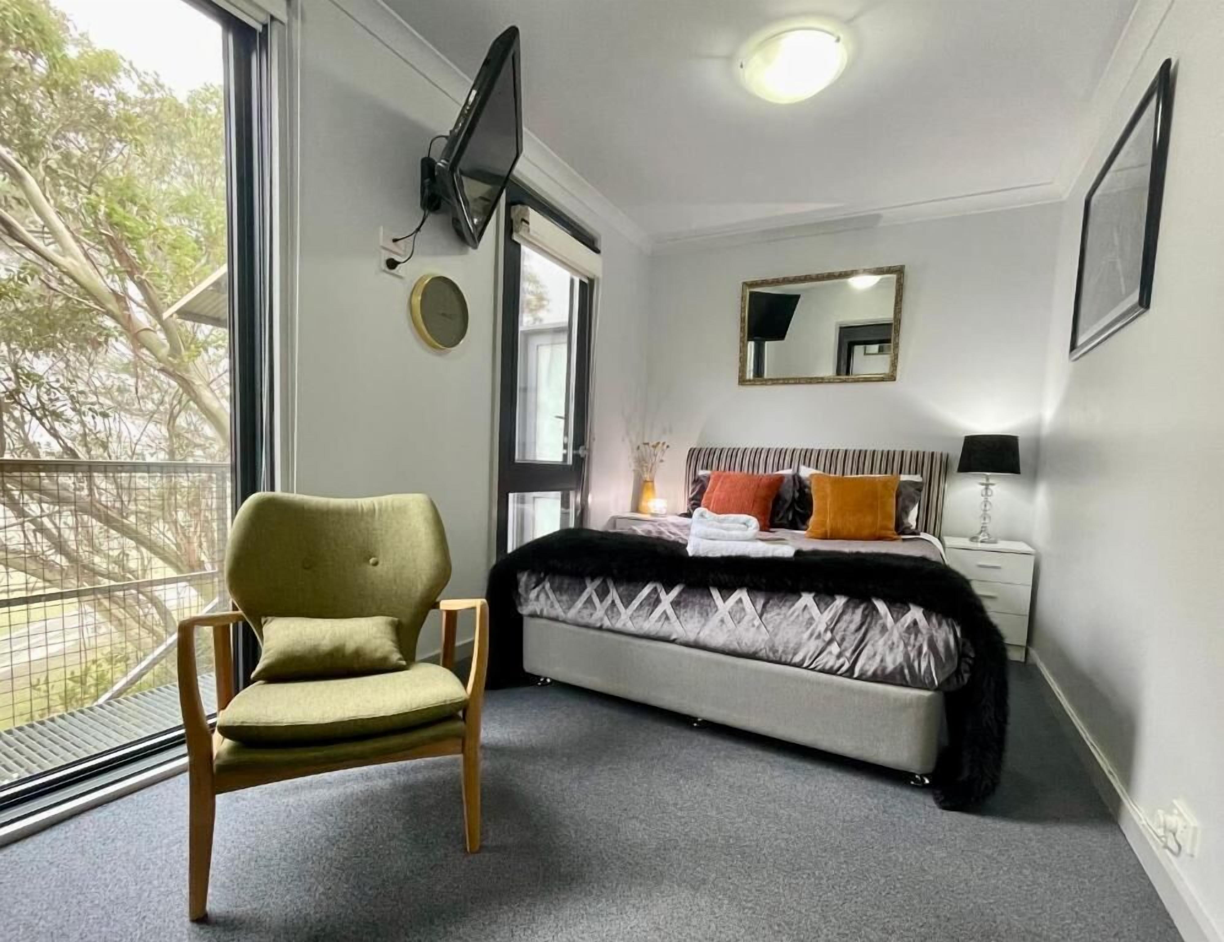 Deluxe studio, privébadkamer, uitzicht op bergen | Verduisterende gordijnen, gratis wifi