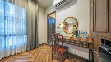 Deluxe Studio, 2 Twin Beds | Interior