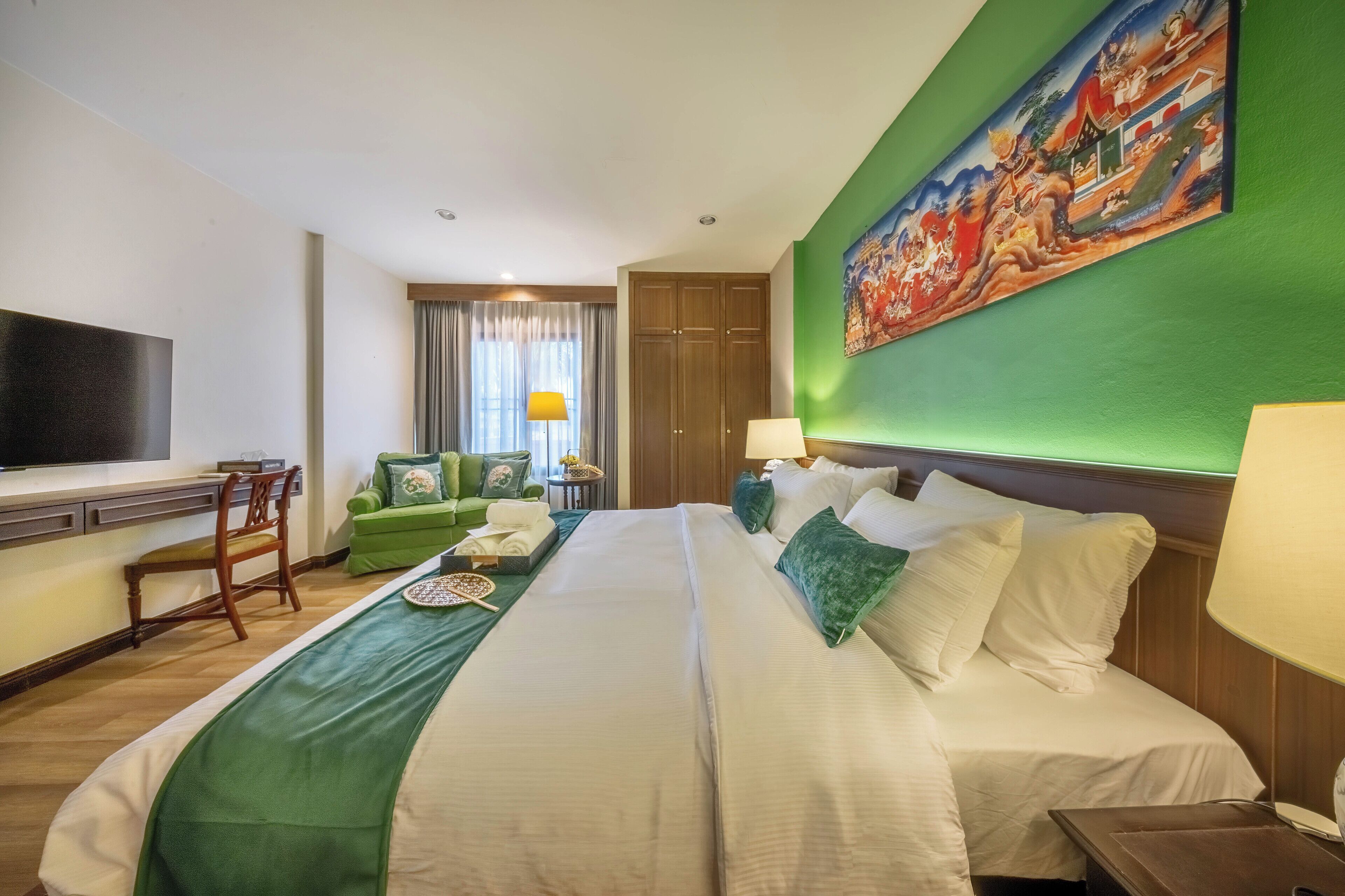 Standard Double Room | Desk