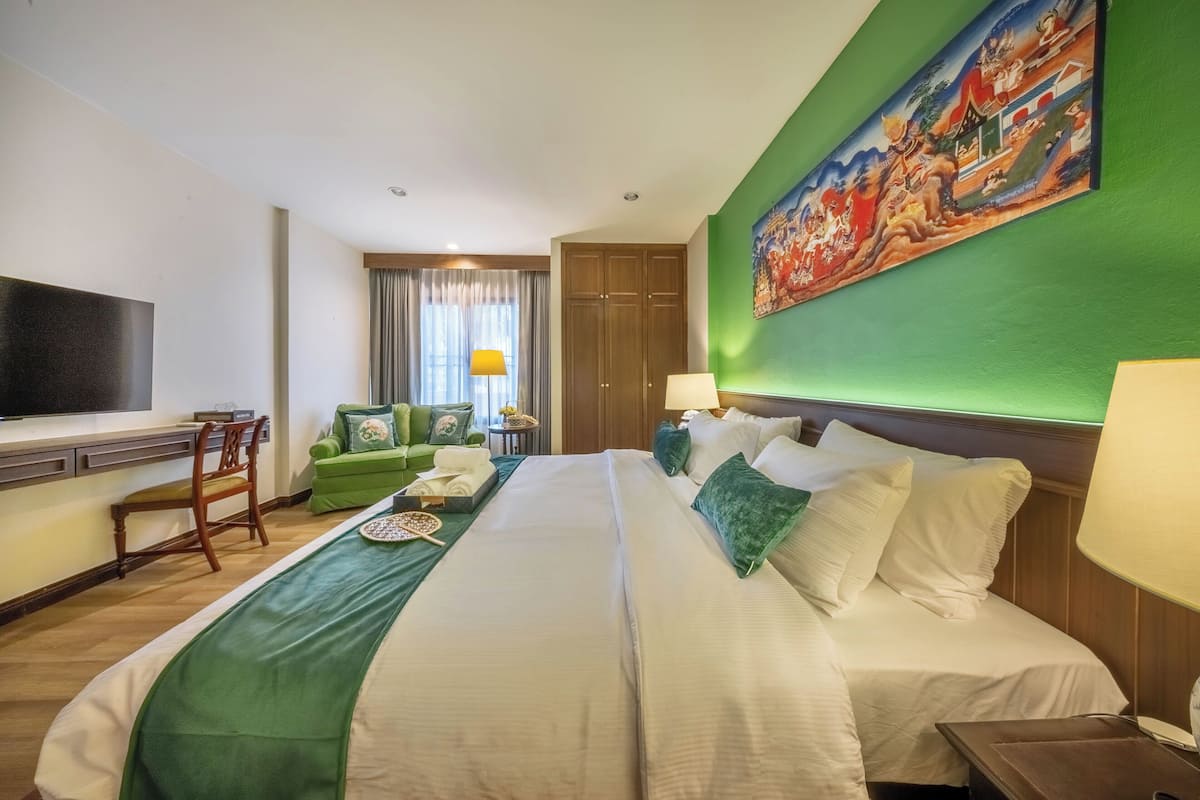 Standard Double Room | Desk