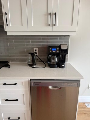 A kitchen with white cabinets, a coffee maker, and a dishwasher. - 5 Bedrooms deluxe, Hyde Park Mall and Western University area Sleep up to 10 (London)