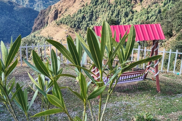 Basic Cottage, Mountain View | Property grounds