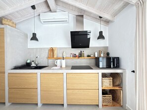 Private kitchen - Casita Coco: Peaceful Boutique Retreat with Heated Pool & Private Terrace (Guatiza)